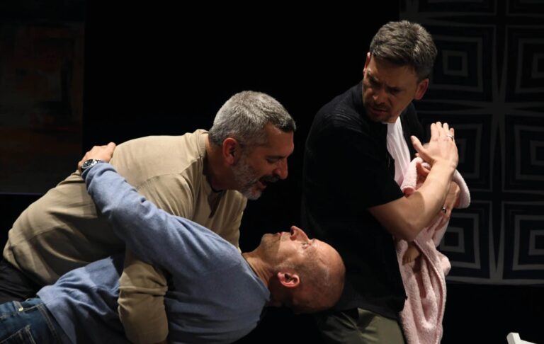“Tre papà e un bebè” chiude la XVI edizione del Festival “Di scena a Fasano” - Osservatorio Fasano
