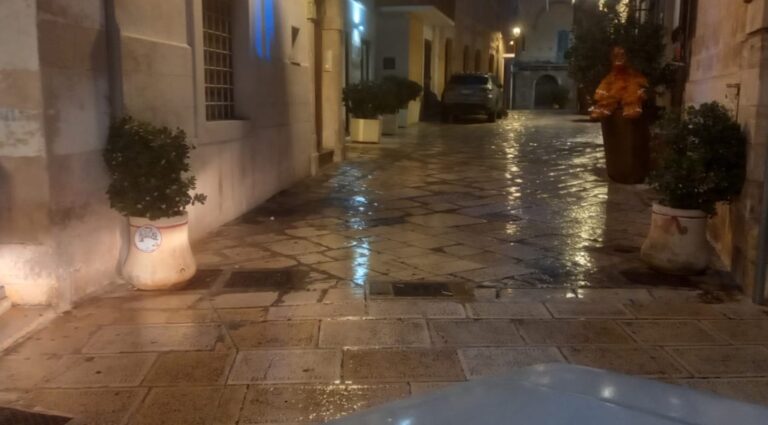 Sfregio al Natale di Fasano: vandali in azione contro le installazioni di "U ’ntrattine" - Osservatorio Fasano