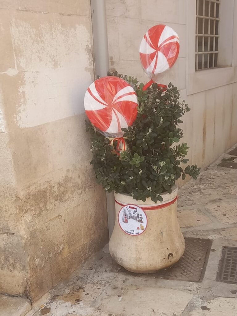 Sfregio al Natale di Fasano: vandali in azione contro le installazioni di "U ’ntrattine" - Osservatorio Fasano