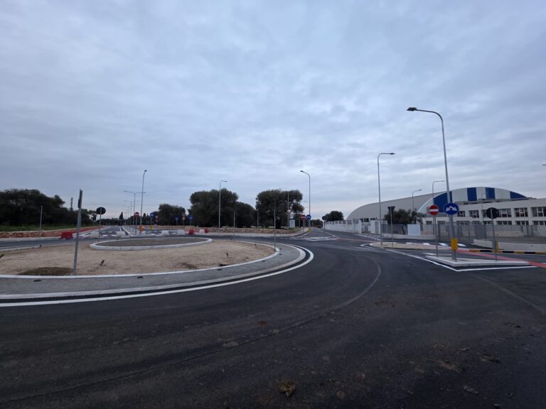 Apertura strada di collegamento SP4 – via San Lorenzoe parcheggi del Palazzetto dello Sport Apertura strada di collegamento SP4 – via San Lorenzoe parcheggi del Palazzetto dello Sport - Osservatorio Fasano