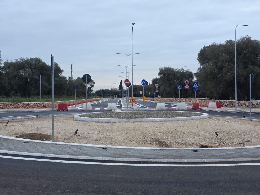 Apertura strada di collegamento SP4 – via San Lorenzoe parcheggi del Palazzetto dello Sport - Osservatorio Fasano Apertura strada di collegamento SP4 – via San Lorenzoe parcheggi del Palazzetto dello Sport - Osservatorio Fasano