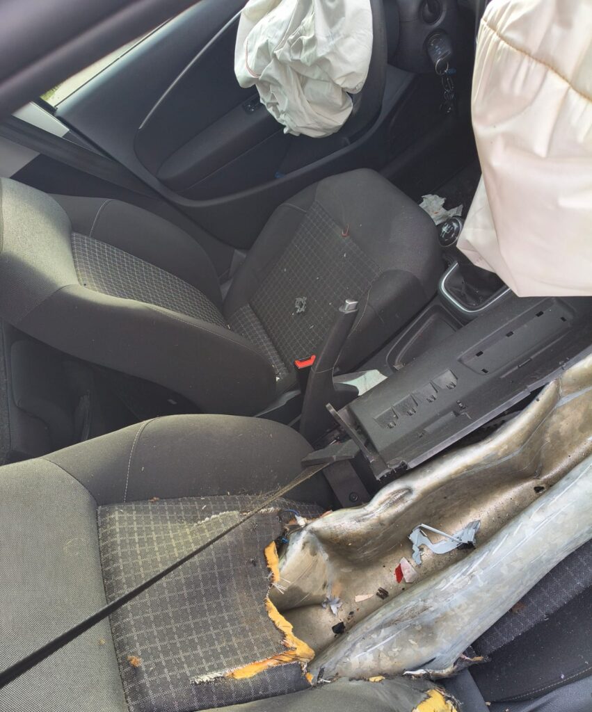 Canale di Pirro, il guard rail trafigge l'auto: 23enne vivo per miracolo - Osservatorio Fasano Canale di Pirro, il guard rail trafigge l'auto: 23enne vivo per miracolo - Osservatorio Fasano