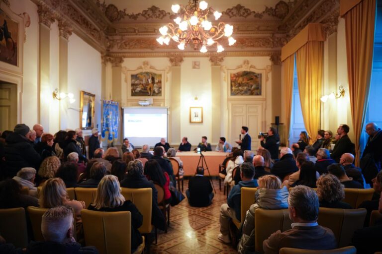 Locazioni brevi, bagno di folla a Palazzo di Città: Fasano fa scuola sulla legalità turistica - Osservatorio Fasano