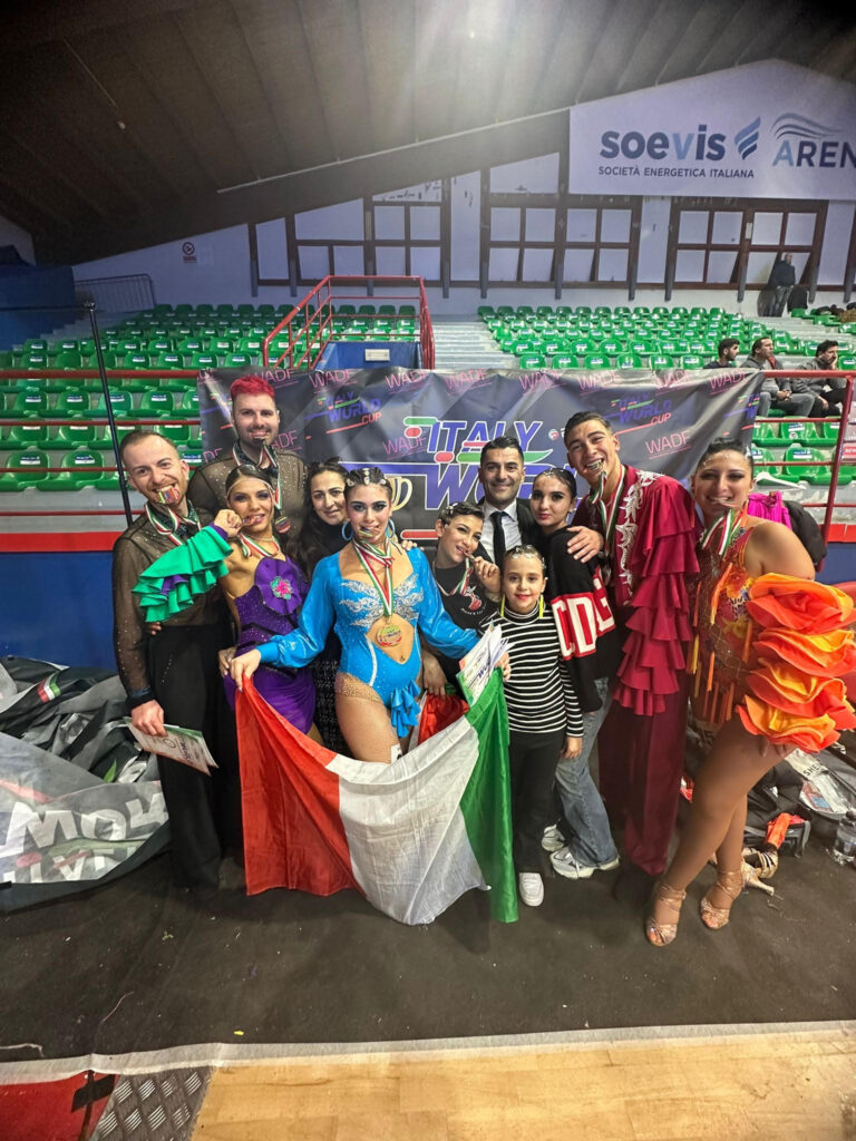 Pioggia di medaglie per la "Dance Lovers" di Fasano all'Italy World Cup di Milano - Osservatorio Fasano