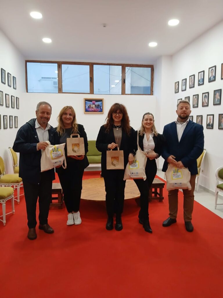 Fasano vola ad Argirocastro: il teatro suggella l'asse culturale Italia-Albania - Osservatorio Fasano Fasano vola ad Argirocastro: il teatro suggella l'asse culturale Italia-Albania - Osservatorio Fasano