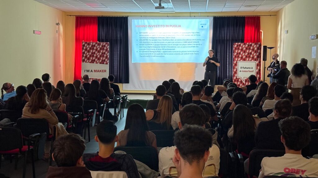 Presentato davanti a 100 ragazzi del Liceo “Da Vinci” il progetto del nuovo campus che nascerà presto in Puglia - Osservatorio Fasano Presentato davanti a 100 ragazzi del Liceo “Da Vinci” il progetto del nuovo campus che nascerà presto in Puglia - Osservatorio Fasano