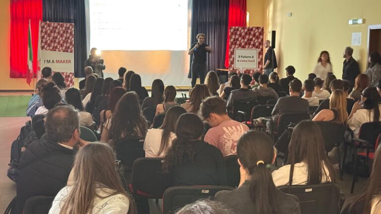 Presentato davanti a 100 ragazzi del Liceo “Da Vinci” il progetto del nuovo campus che nascerà presto in Puglia Presentato davanti a 100 ragazzi del Liceo “Da Vinci” il progetto del nuovo campus che nascerà presto in Puglia - Osservatorio Fasano