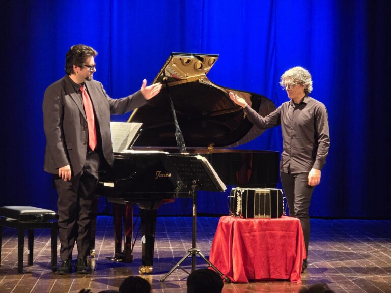 Il Teatro Sociale s’infiamma con il "Duettango": un trionfo per l’apertura del gran finale di Fasanomusica - Osservatorio Fasano