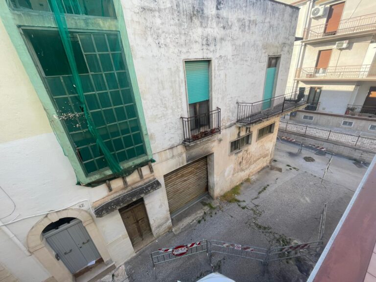 Via Mosca, la denuncia al Ministero fa muovere i privati: operai sul posto subito dopo l’esposto - Osservatorio Fasano