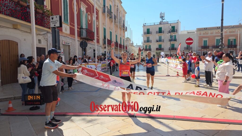 Fasano fa il pieno di entusiasmo e commozione: in 1.500 al via per il XV Trofeo Città di Fasano - Osservatorio Fasano Fasano fa il pieno di entusiasmo e commozione: in 1.500 al via per il XV Trofeo Città di Fasano - Osservatorio Fasano