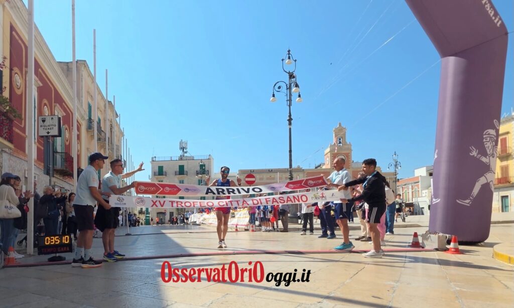 Fasano fa il pieno di entusiasmo e commozione: in 1.500 al via per il XV Trofeo Città di Fasano - Osservatorio Fasano Fasano fa il pieno di entusiasmo e commozione: in 1.500 al via per il XV Trofeo Città di Fasano - Osservatorio Fasano
