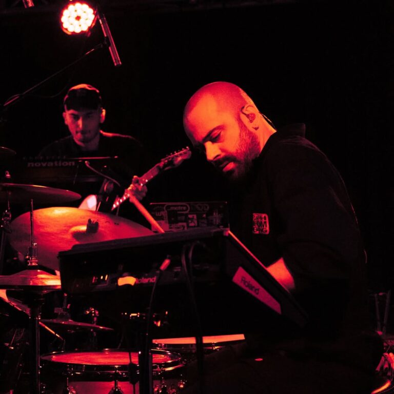 Il batterista fasanese Leo Cofano racconta la sua esperienza al Brudniy Pes Festival di Kyev - Osservatorio Fasano