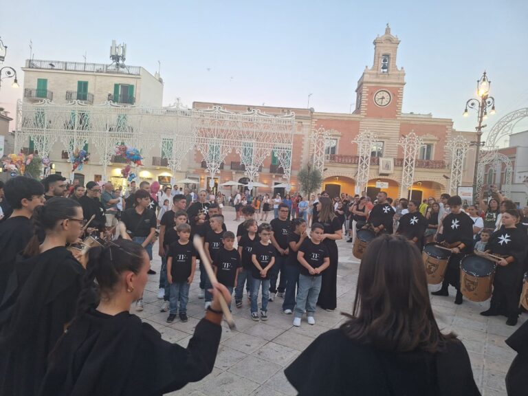 Al via la Festa Patronale: stasera traslazione delle Sacre Immagini, consegna delle chiavi e prima accensione musicale delle Luminarie Artistiche Al via la Festa Patronale: stasera traslazione delle Sacre Immagini, consegna delle chiavi e prima accensione musicale delle Luminarie Artistiche - Osservatorio Fasano
