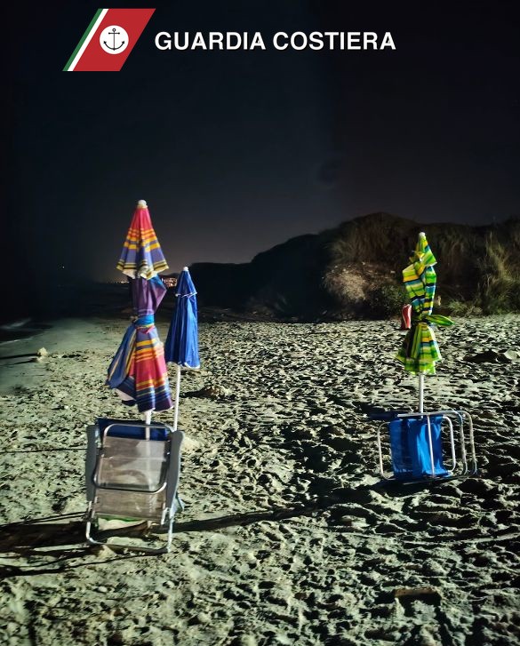Spiagge libere occupate di notte: scatta il sequestro di ombrelloni e lettini a Torre Canne Spiagge libere occupate di notte: scatta il sequestro di ombrelloni e lettini a Torre Canne - Osservatorio Fasano