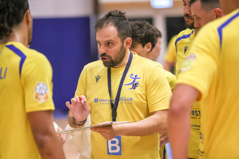 La Junior Fasano si iscrive alla Serie A Gold e conferma in blocco lo staff tecnico: Vito Fovio alla guida dei biancazzurri La Junior Fasano si iscrive alla Serie A Gold e conferma in blocco lo staff tecnico: Vito Fovio alla guida dei biancazzurri - Osservatorio Fasano