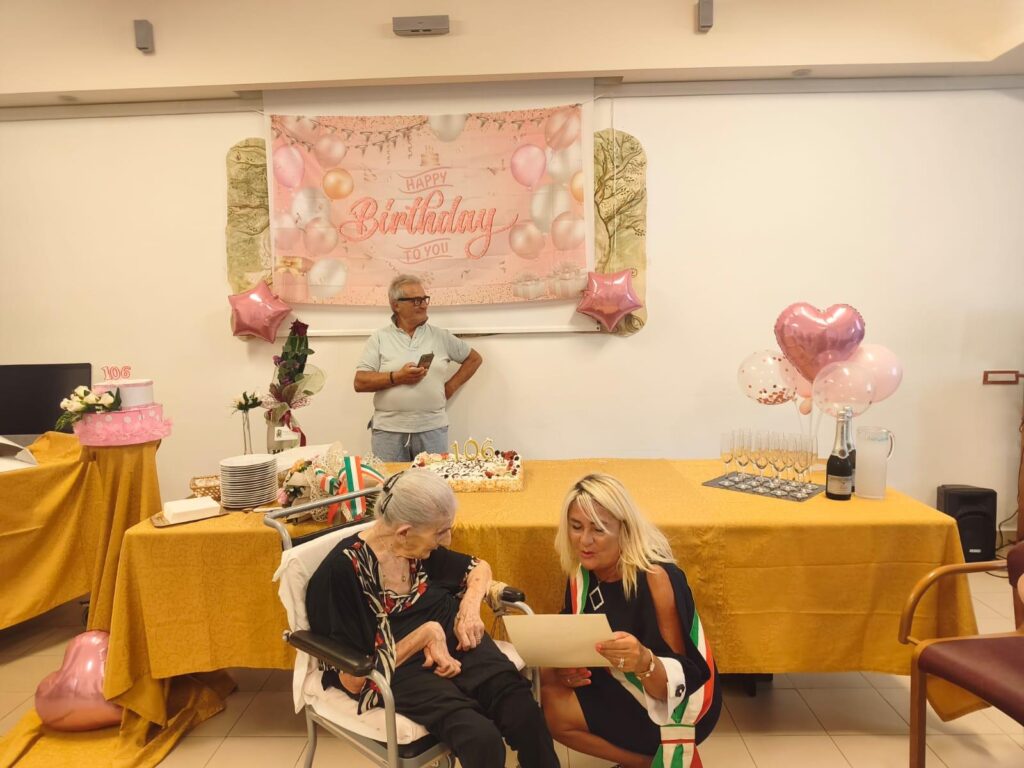 Fasano in festa per i 106 anni di Leontina Carrieri - Osservatorio Fasano Fasano in festa per i 106 anni di Leontina Carrieri - Osservatorio Fasano