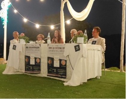 Presentato “Oltre l’Apparente” il nuovo saggio di Raffaella Conversano e Ciro Irace - Osservatorio Fasano Presentato “Oltre l’Apparente” il nuovo saggio di Raffaella Conversano e Ciro Irace - Osservatorio Fasano