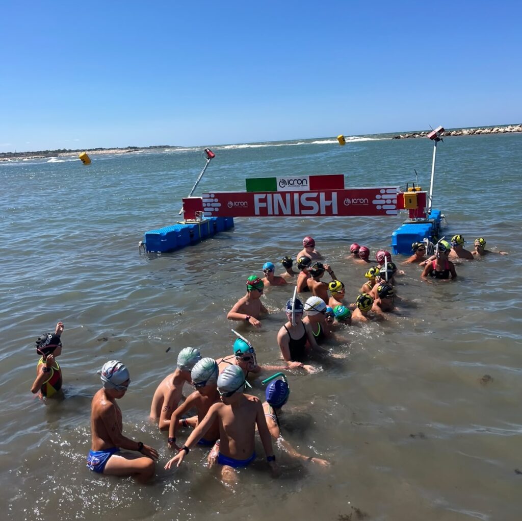 Le giovani promesse della Piscina Impero ASD sfidano le onde a Bari: pioggia di medaglie in acque libere - Osservatorio Fasano Le giovani promesse della Piscina Impero ASD sfidano le onde a Bari: pioggia di medaglie in acque libere - Osservatorio Fasano