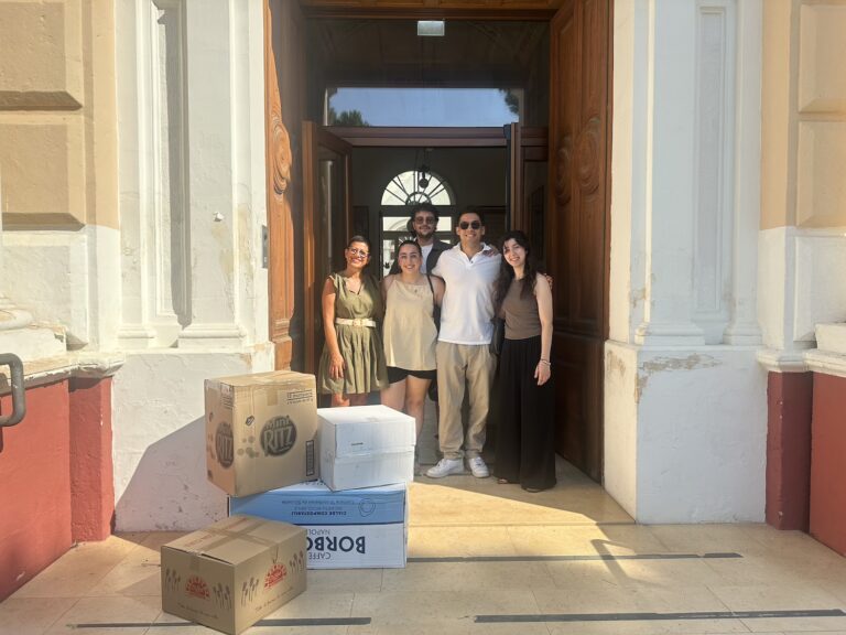 Solidarietà e sostenibilità a Fasano: il Leo Club dona abiti di seconda mano all’Istituto Latorre Solidarietà e sostenibilità a Fasano: il Leo Club dona abiti di seconda mano all'Istituto Latorre - Osservatorio Fasano