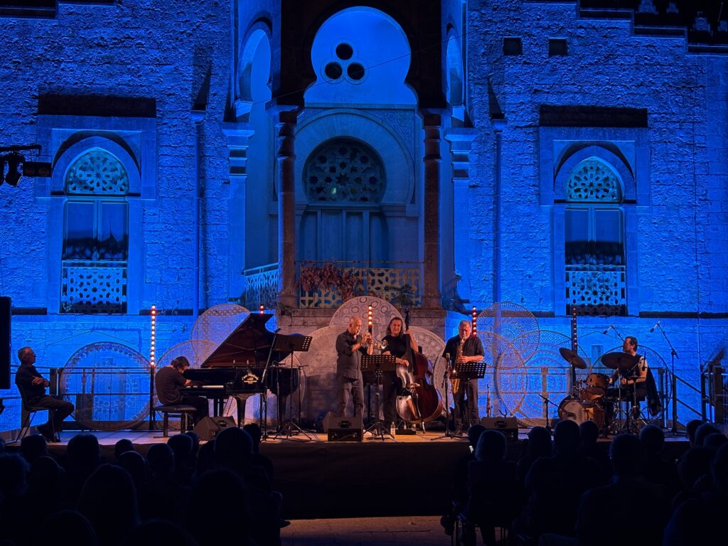 Cento anni fa nasceva Miles Davis: l’omaggio di Bari in Jazz al Minareto - Osservatorio Fasano Cento anni fa nasceva Miles Davis: l’omaggio di Bari in Jazz al Minareto - Osservatorio Fasano