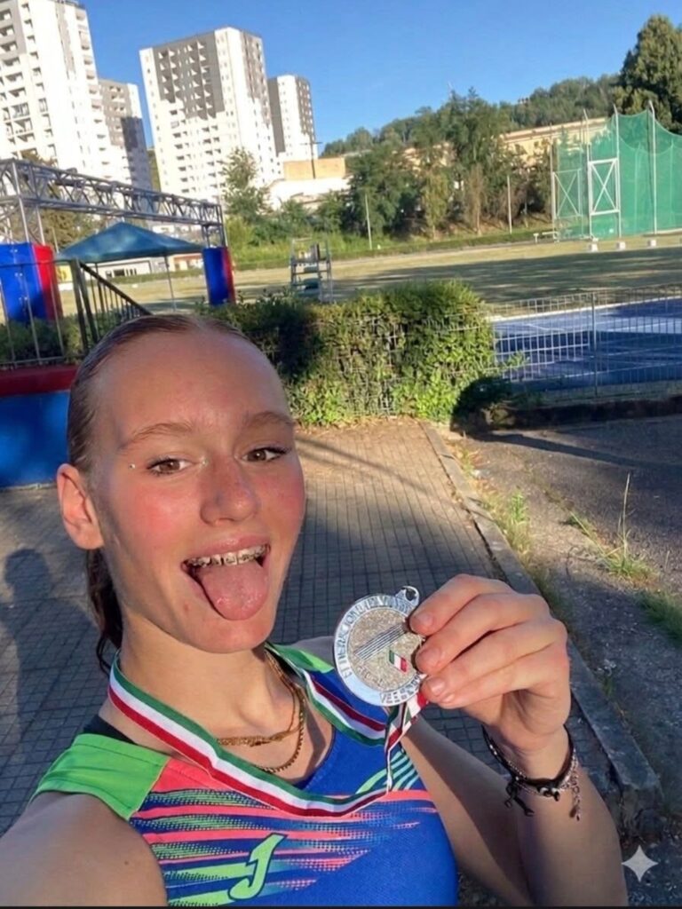 Atletica, Sophia Maria Speciale domina ai Regionali: tre ori e un argento per la giovane promessa - Osservatorio Fasano Atletica, Sophia Maria Speciale domina ai Regionali: tre ori e un argento per la giovane promessa - Osservatorio Fasano
