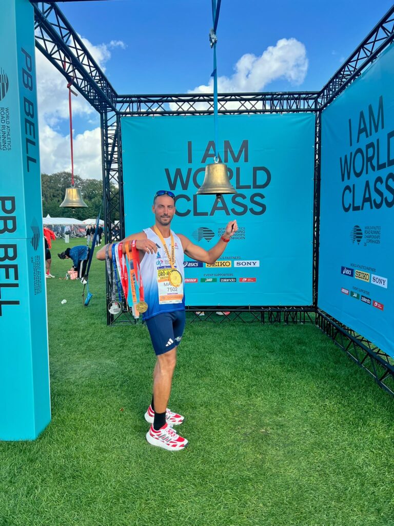 Marco Savoia completa le SuperHalfs: il circuito delle sei mezze maratone europee in maglia Polisport - Osservatorio Fasano Marco Savoia completa le SuperHalfs: il circuito delle sei mezze maratone europee in maglia Polisport - Osservatorio Fasano