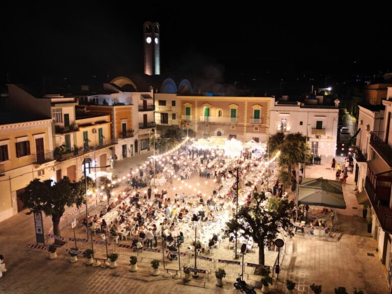 “L’Unione fa la Piazza”: Pezze di Greco si stringe in una festa sold out sotto le stelle "L’Unione fa la Piazza": Pezze di Greco si stringe in una festa sold out sotto le stelle - Osservatorio Fasano