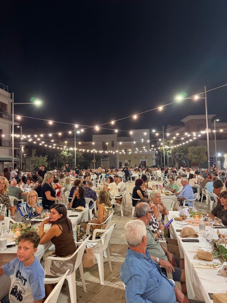 "L’Unione fa la Piazza": Pezze di Greco si stringe in una festa sold out sotto le stelle - Osservatorio Fasano "L’Unione fa la Piazza": Pezze di Greco si stringe in una festa sold out sotto le stelle - Osservatorio Fasano