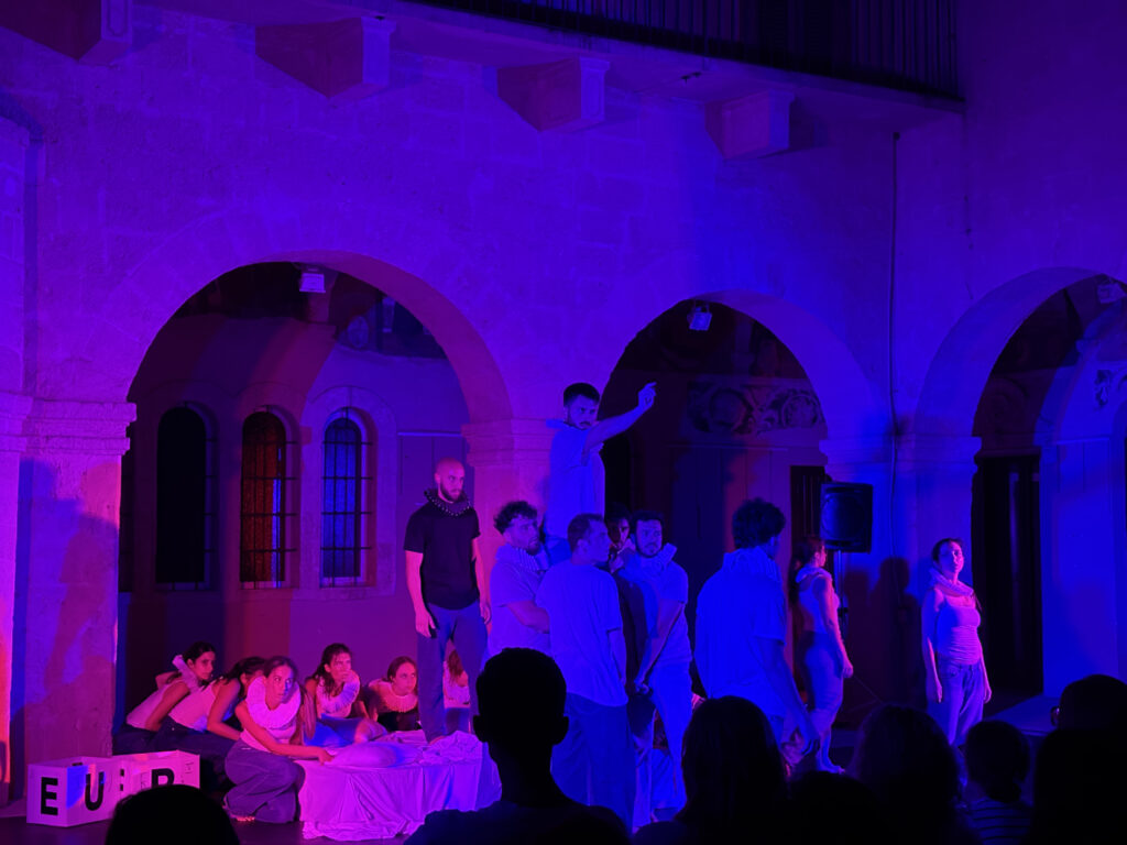 Un Otello di carne e sudore in scena per la residenza shakespeariana di SenzaConfine - Osservatorio Fasano Un Otello di carne e sudore in scena per la residenza shakespeariana di SenzaConfine - Osservatorio Fasano