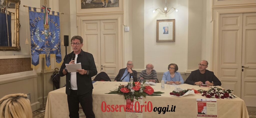 Presentato «Dialettando… alla scoperta della Lingua dei padri»: il dialetto fasanese riabbraccia le sue radici a Palazzo di Città - Osservatorio Fasano Presentato «Dialettando… alla scoperta della Lingua dei padri»: il dialetto fasanese riabbraccia le sue radici a Palazzo di Città - Osservatorio Fasano