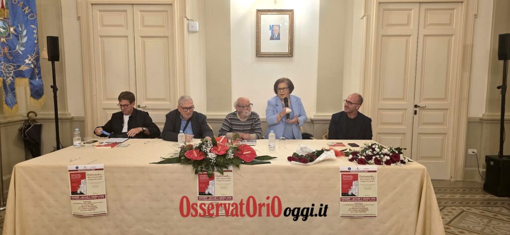 Presentato «Dialettando… alla scoperta della Lingua dei padri»: il dialetto fasanese riabbraccia le sue radici a Palazzo di Città - Osservatorio Fasano Presentato «Dialettando… alla scoperta della Lingua dei padri»: il dialetto fasanese riabbraccia le sue radici a Palazzo di Città - Osservatorio Fasano