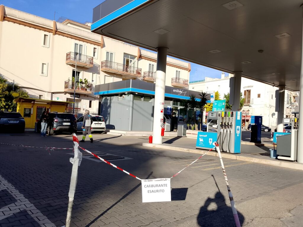 Crisi del gasolio a Fasano: pompe a secco e prezzi alle stelle fino a 2,60 euro al litro - Osservatorio Fasano Crisi del gasolio a Fasano: pompe a secco e prezzi alle stelle fino a 2,60 euro al litro - Osservatorio Fasano