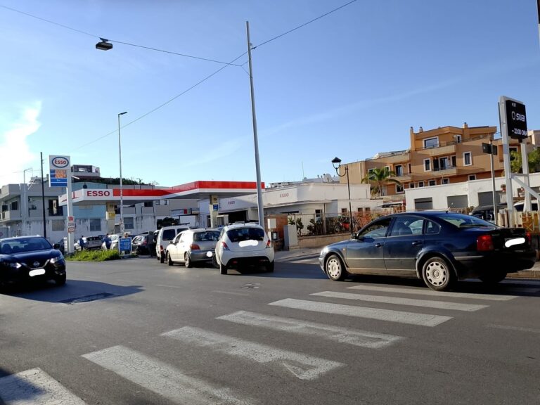 Crisi del gasolio a Fasano: pompe a secco e prezzi alle stelle fino a 2,60 euro al litro Crisi del gasolio a Fasano: pompe a secco e prezzi alle stelle fino a 2,60 euro al litro - Osservatorio Fasano
