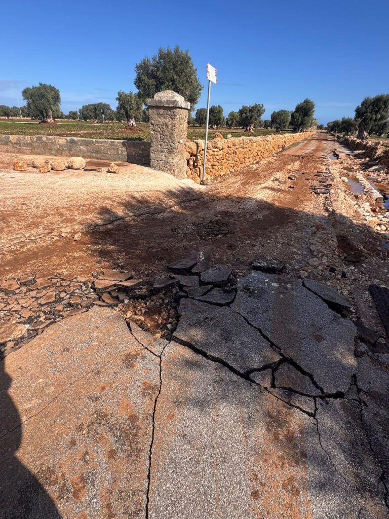 Maltempo a Fasano: chiusura temporanea della strada comunale Egnazia per dissesto del manto stradale - Osservatorio Fasano
